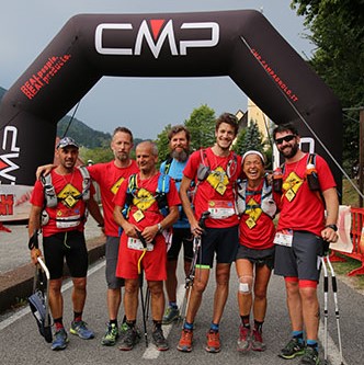 gruppo di corridori 177k alla fine di una tappa